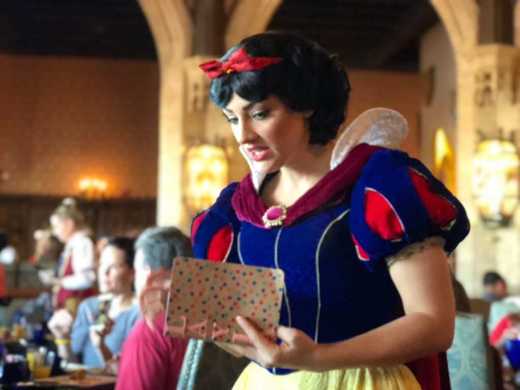 Snow White Cinderella's Royal Table