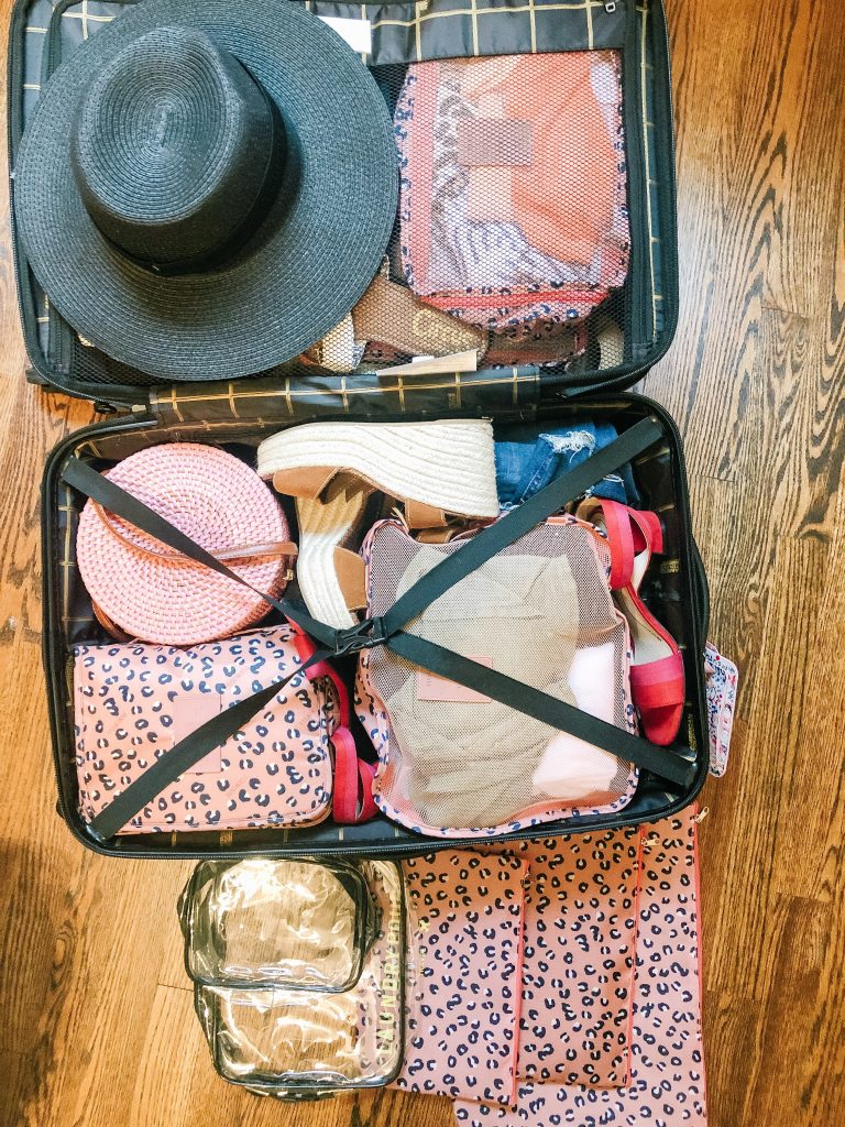 Packing cubes from Amazon_Emily from Emmy Lou Styles shares how she uses these Amazon packing cubes