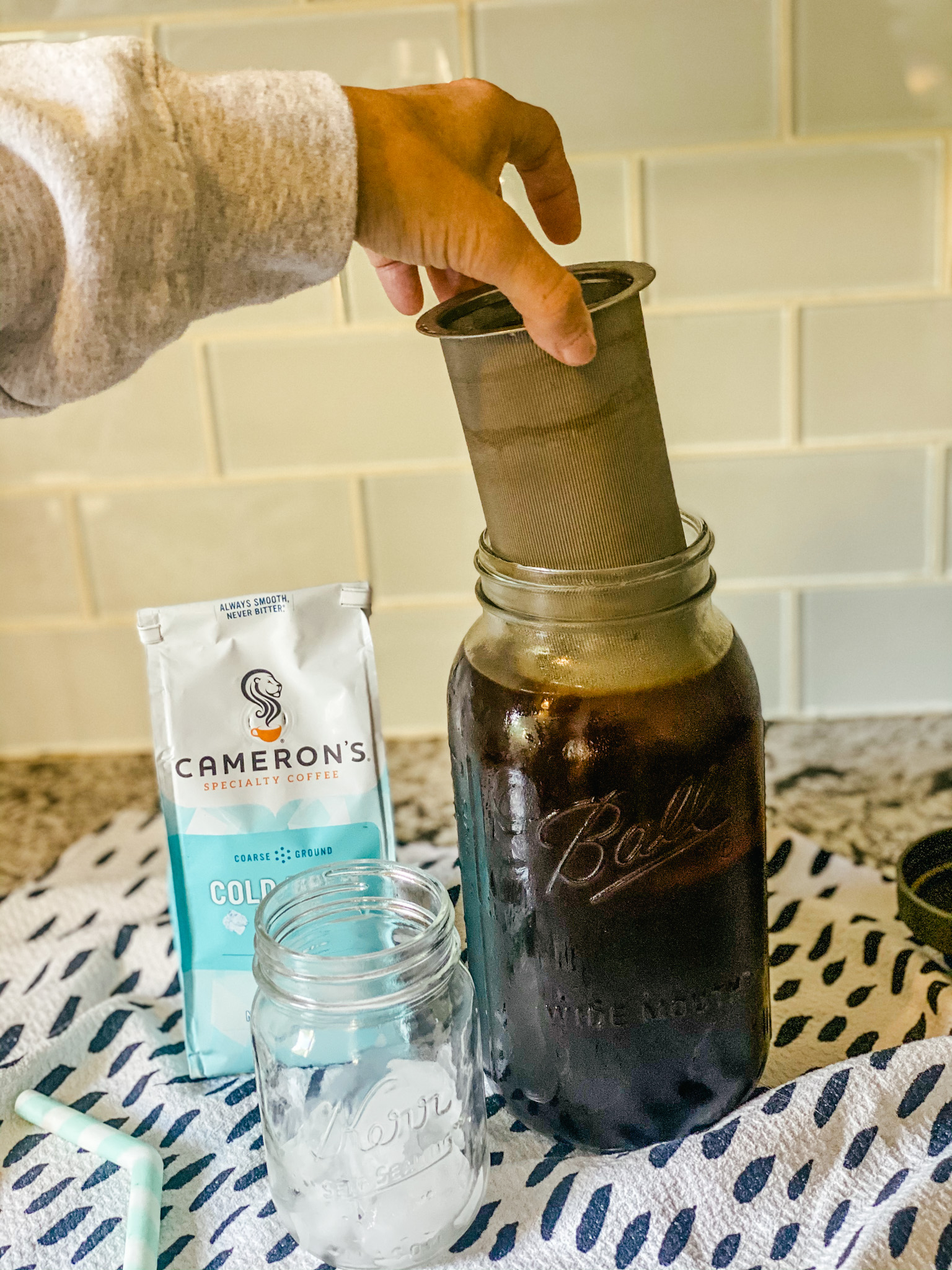HOW TO MAKE COLD BREW COFFEE AT HOME - Emmy Lou Styles